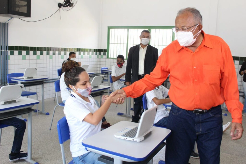 Dr. Pessoa anuncia nova remuneração de professores da Rede Municipal de Ensino.