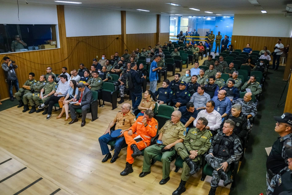 Reunião para discutir os últimos detalhes do esquema de segurança do Corso de Teresina.