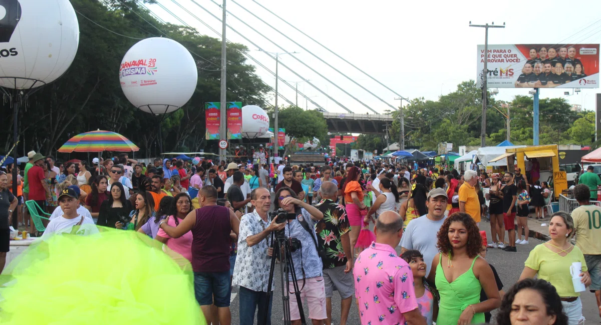 Corso 2023 reúne centenas de foliões em Teresina