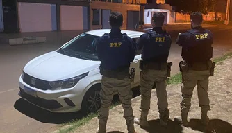 Veículo recuperado pela PRF-PI na BR 316 em Picos.