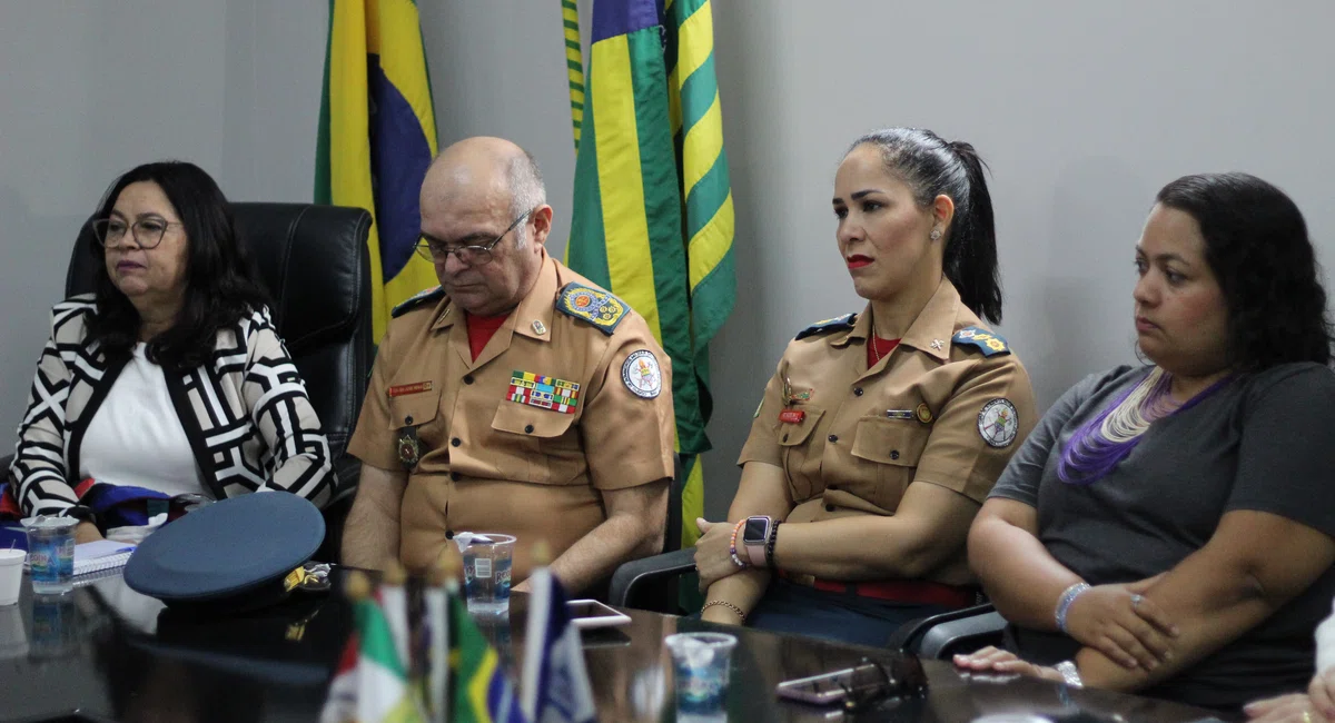 Ministra da mulher participa de reunião com Chico Lucas