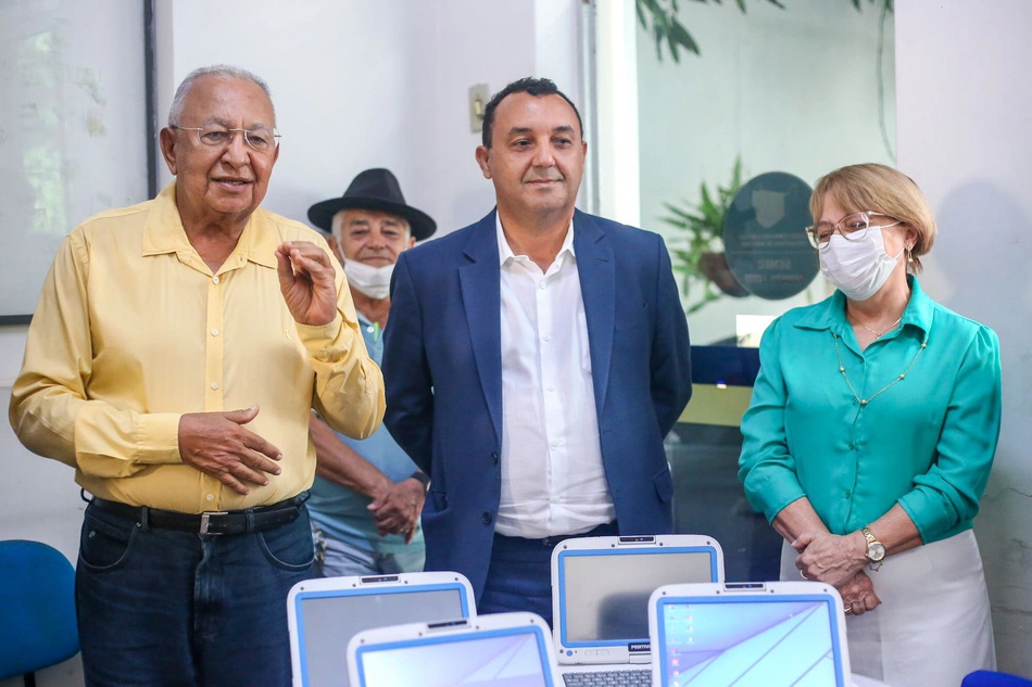 Prefeito de Teresina em visita a Gerência da Semec.