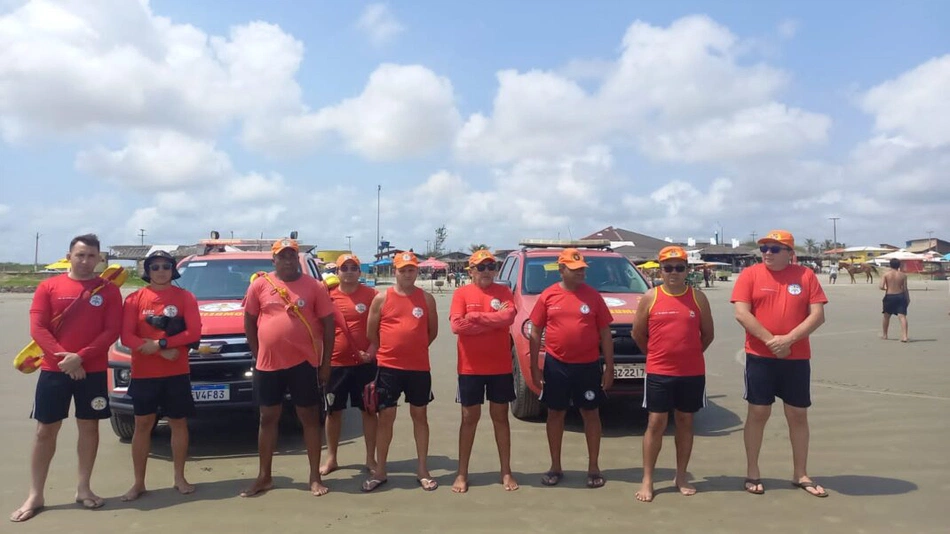 Equipe do Corpo de Bombeiros do Piauí no Litoral.