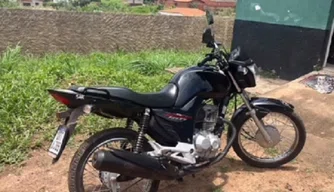 ´Moto apreendida com adolescente em Santa Cruz dos Milagres.