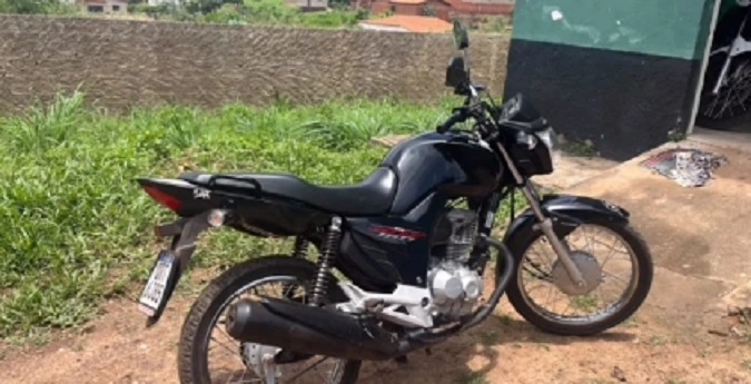 ´Moto apreendida com adolescente em Santa Cruz dos Milagres.