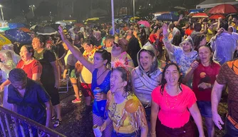 Segundo dia de Carnaval em Teresina.