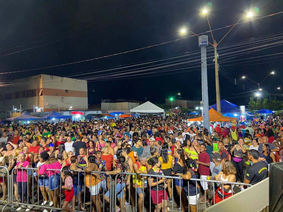 Teresina comemora terceiro dia de Carnaval com bloquinhos e festas.