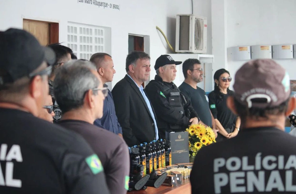 Coronel Carlos Augusto visita Penitenciária de Parnaíba.