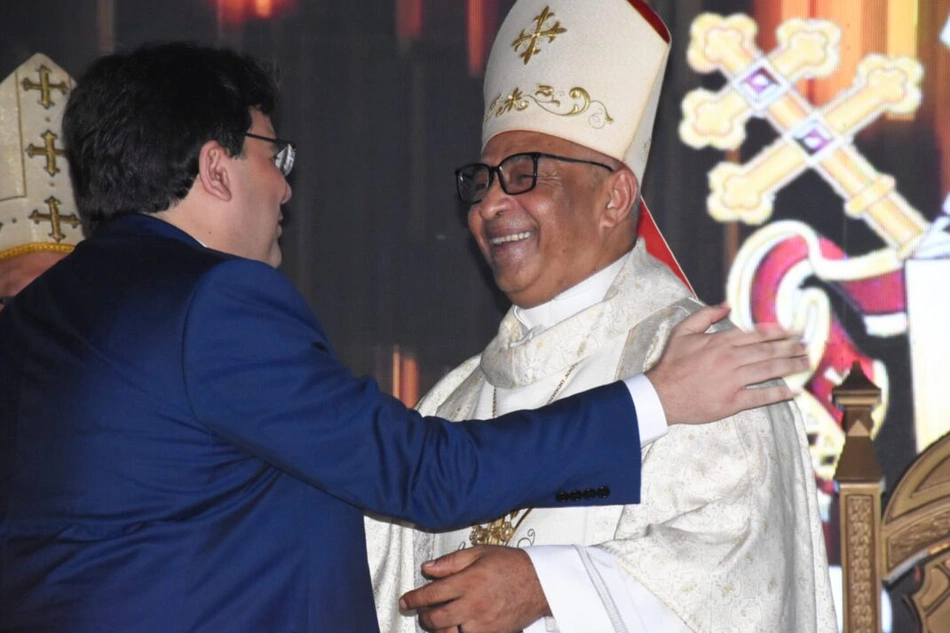 Rafael Fonteles participa da posse do novo arcebispo de Teresina