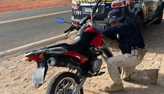 Moto clonada recuperada em Manoel Emídio.