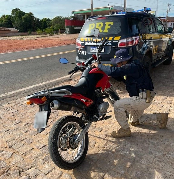 Moto clonada recuperada em Manoel Emídio.