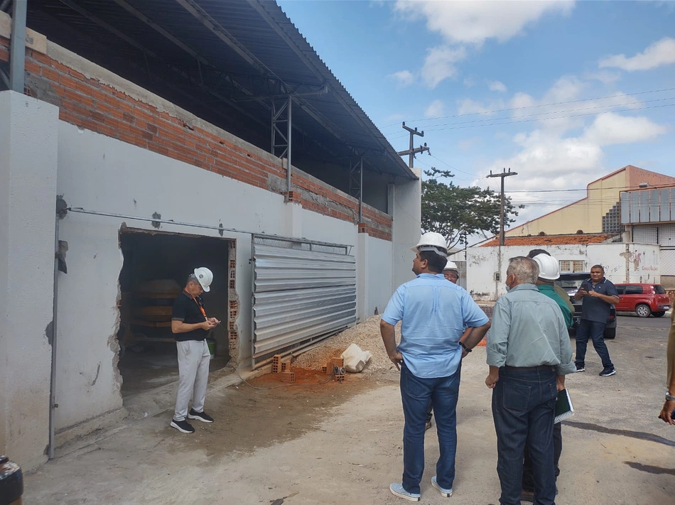 Visita a reforma do mercado do peixe.