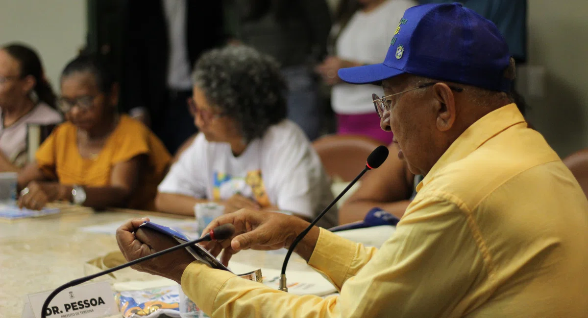 Dr. Pessoa faz café da manhã para comunidades da capital