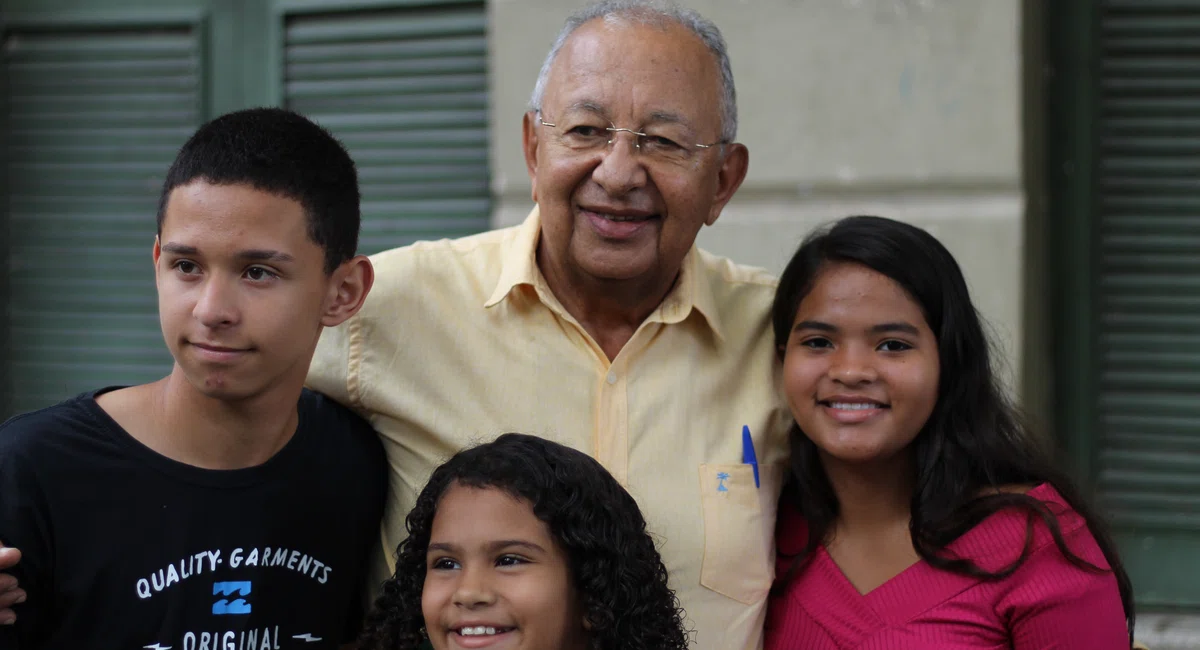 Dr. Pessoa faz café da manhã para comunidades da capital