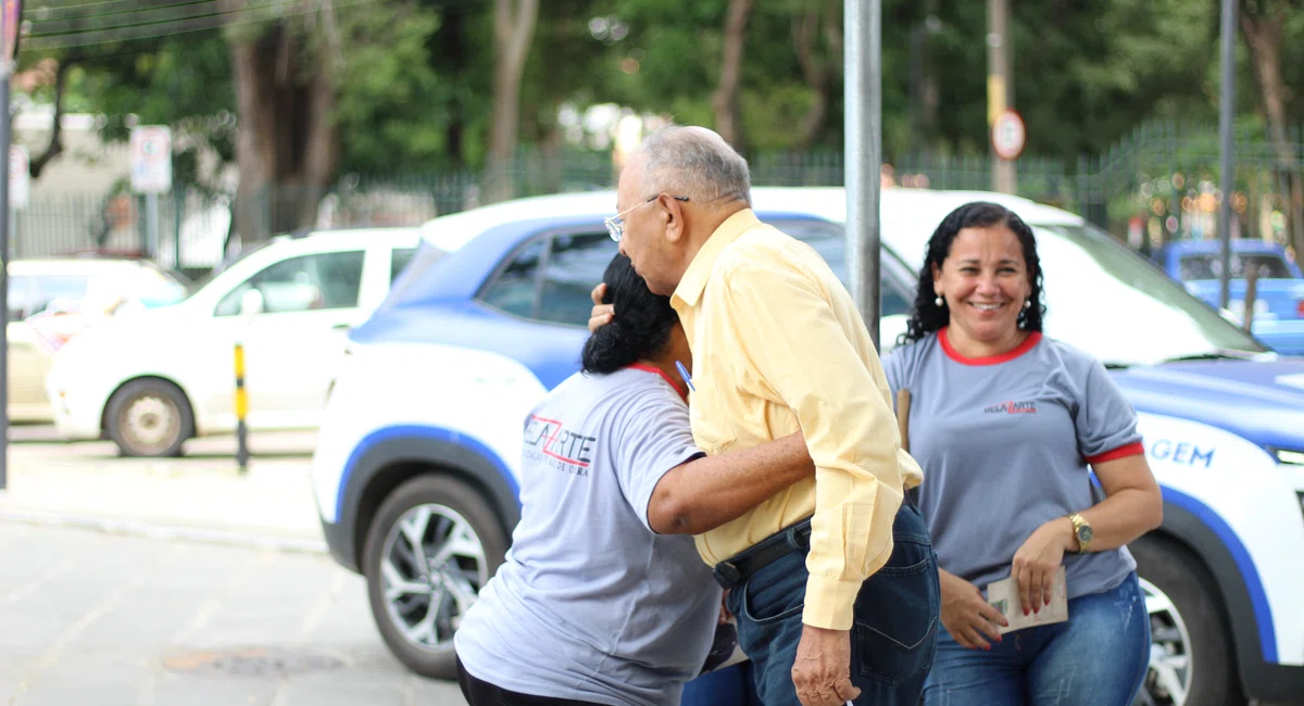 Dr. Pessoa faz café da manhã para comunidades da capital