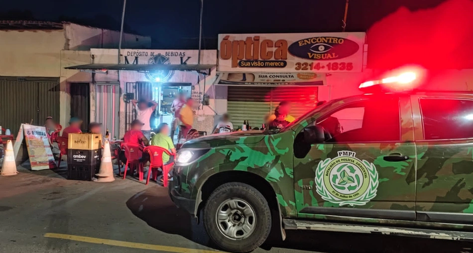 PM deflagra operação contra perturbação e fiscaliza 15 estabelecimentos em Teresina.