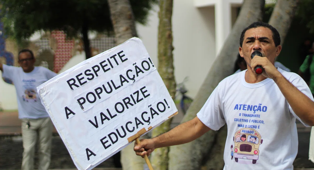 Manifestação em frente a Câmara Municipal de Teresina