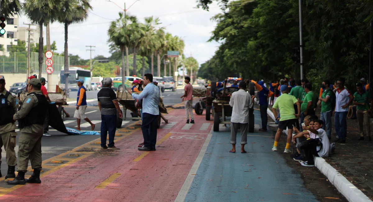 Manifestação em frente a Câmara Municipal de Teresina