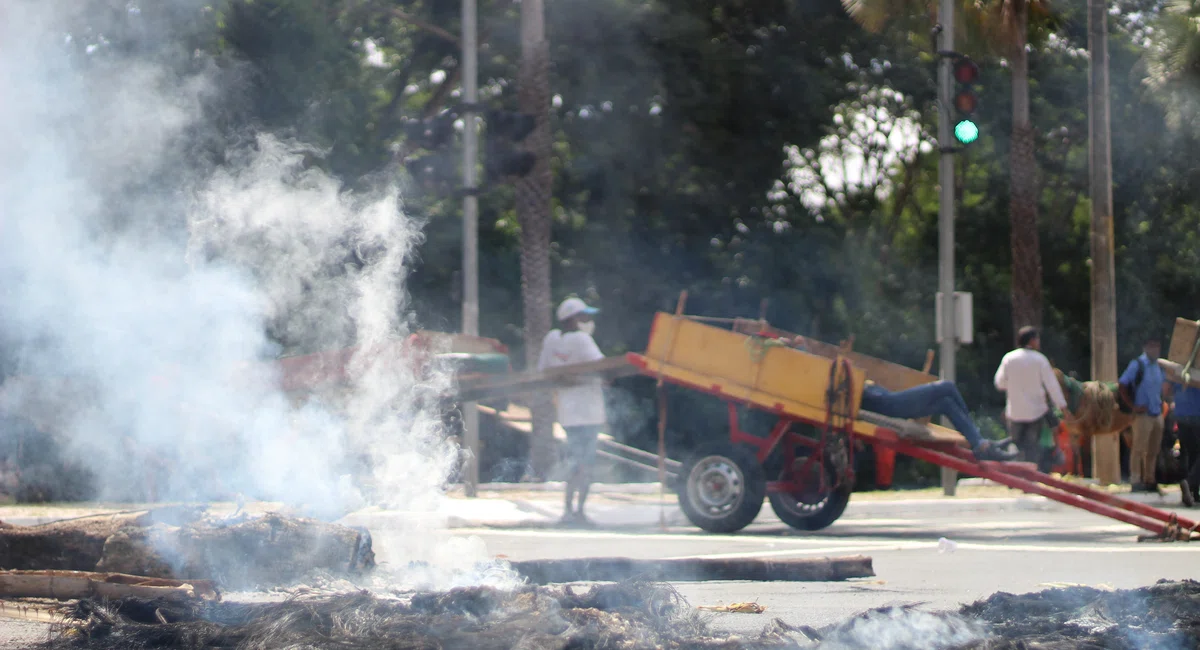 Manifestação em frente a Câmara Municipal de Teresina