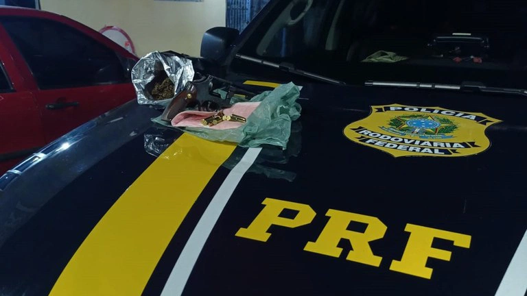 Foragido é preso com arma de fogo em Teresina.