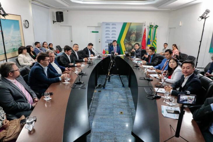 Rafael Fonteles recebe visita de investidores chineses.