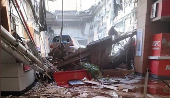 Teto do Osasco Plaza Shopping desaba em estacionamento em São Paulo