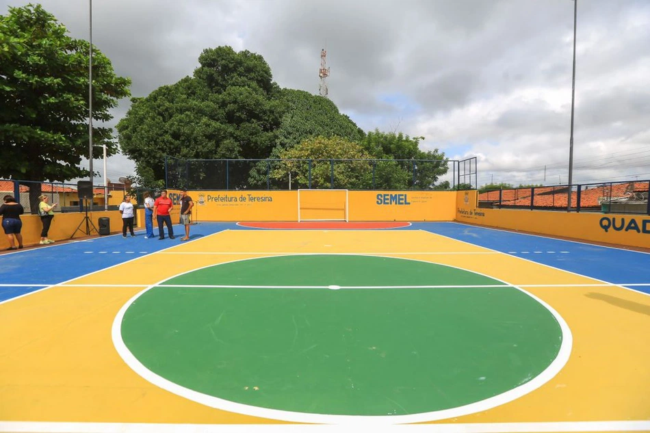 Prefeito Dr. Pessoa entrega quadra esportiva na zona sul de Teresina