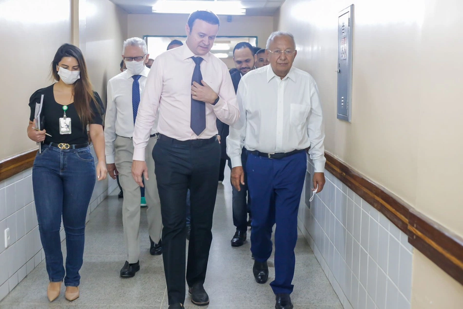 Dr. Pessoa visita pacientes transferidos para o HU.