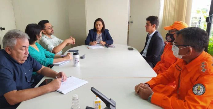 Reunião do Gabinete de Crise.