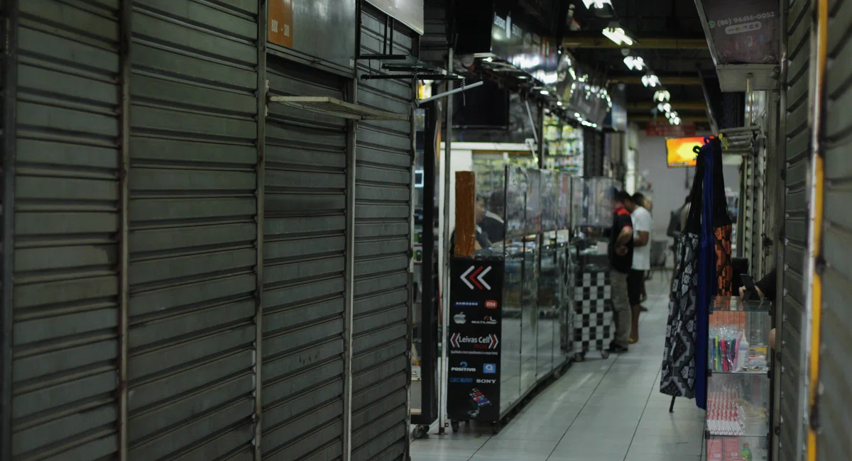 Lojas fechadas no shopping da cidade