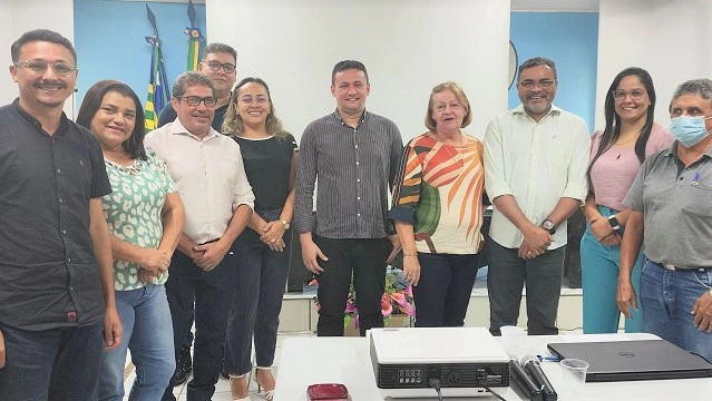 Reunião com exibição do sistema digital