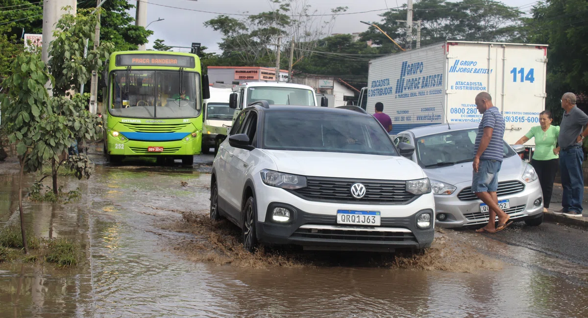 Alagamento na Avenida dos Expedicionários