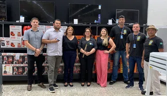 Equipe do Imepi fiscaliza estabelecimentos em Parnaíba.