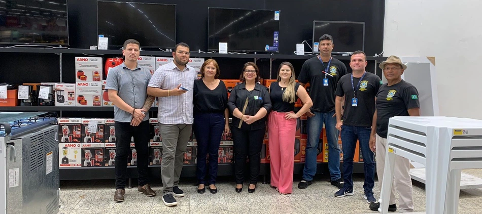 Equipe do Imepi fiscaliza estabelecimentos em Parnaíba.