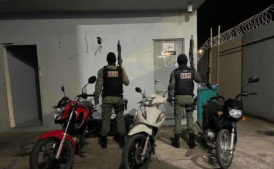 Polícia encontra casa usada para abrigar veículos roubados em Teresina