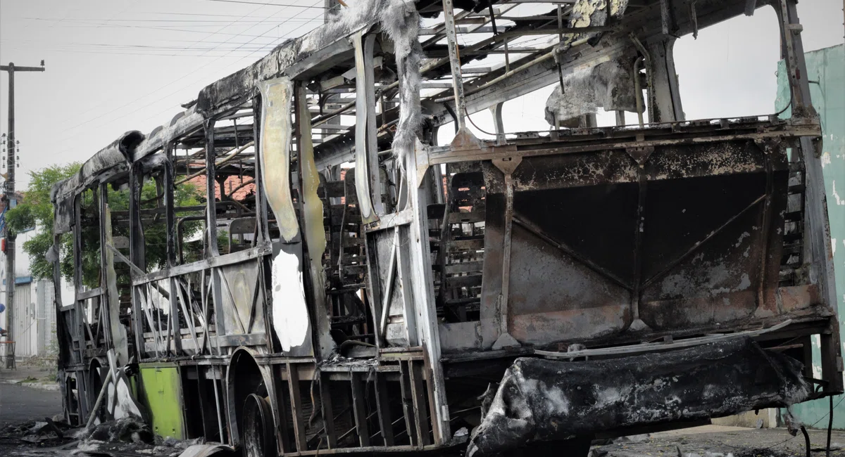 Ônibus incendiado