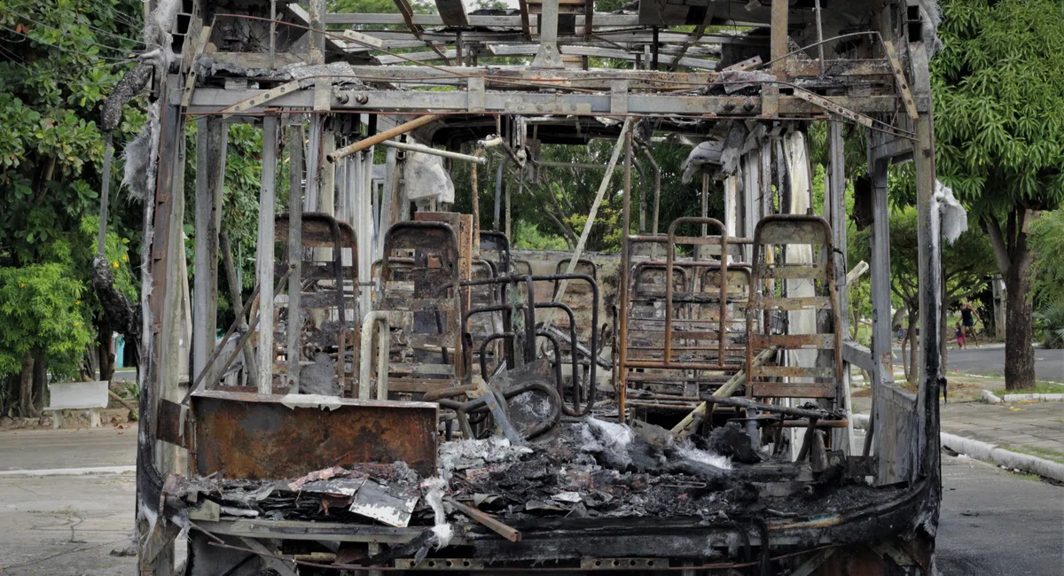 Ônibus incendiado