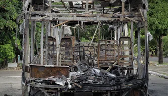 Ônibus incendiado