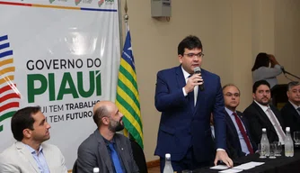 Rafael Fonteles em reunião com dirigentes da Codevasf.