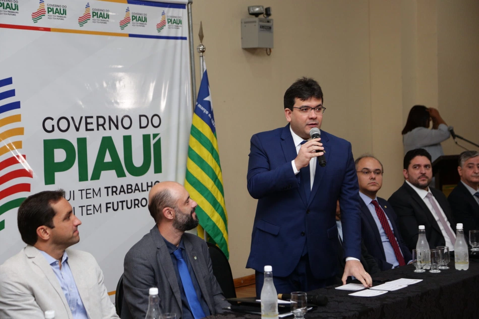 Rafael Fonteles em reunião com dirigentes da Codevasf.