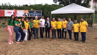 Semam planta novo bosque na alça da Ponte JK