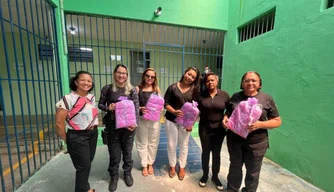 Entrega de Kits do projeto Dignidade Menstrual na penitenciária feminina de Teresina.