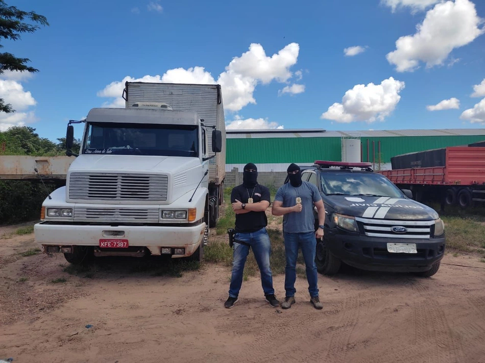 Polinter prende dois homens e apreende um menor em Teresina.