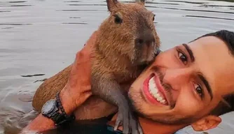 Justiça concede guarda provisória da capivara Filós para influencer.