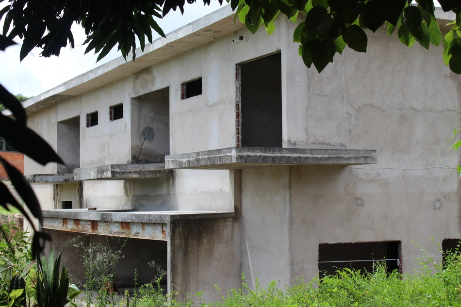 Construção de uma casa do Grupo Claudino no terreno