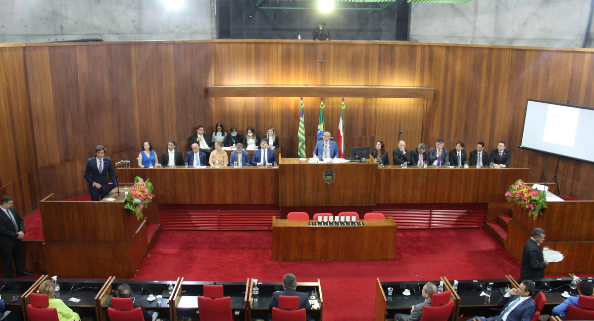 Rafael Fonteles recebe honraria em homenagem aos 50 anos da PGE