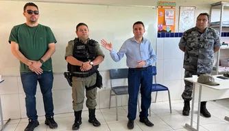 Prefeito Nonatinho se reúne com a PM de Cocal.