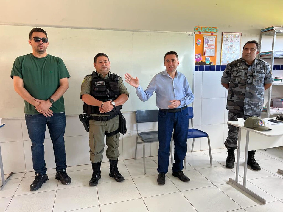 Prefeito Nonatinho se reúne com a PM de Cocal.