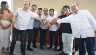 Rafael Fonteles durante inauguração da praça Honório Santos em São João do Piauí.