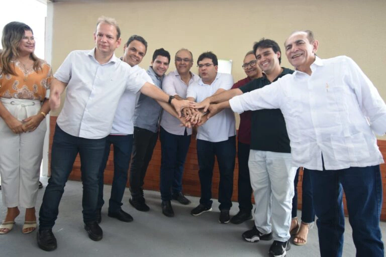 Rafael Fonteles durante inauguração da praça Honório Santos em São João do Piauí.